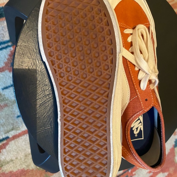 Vans - Picture 2 of 4